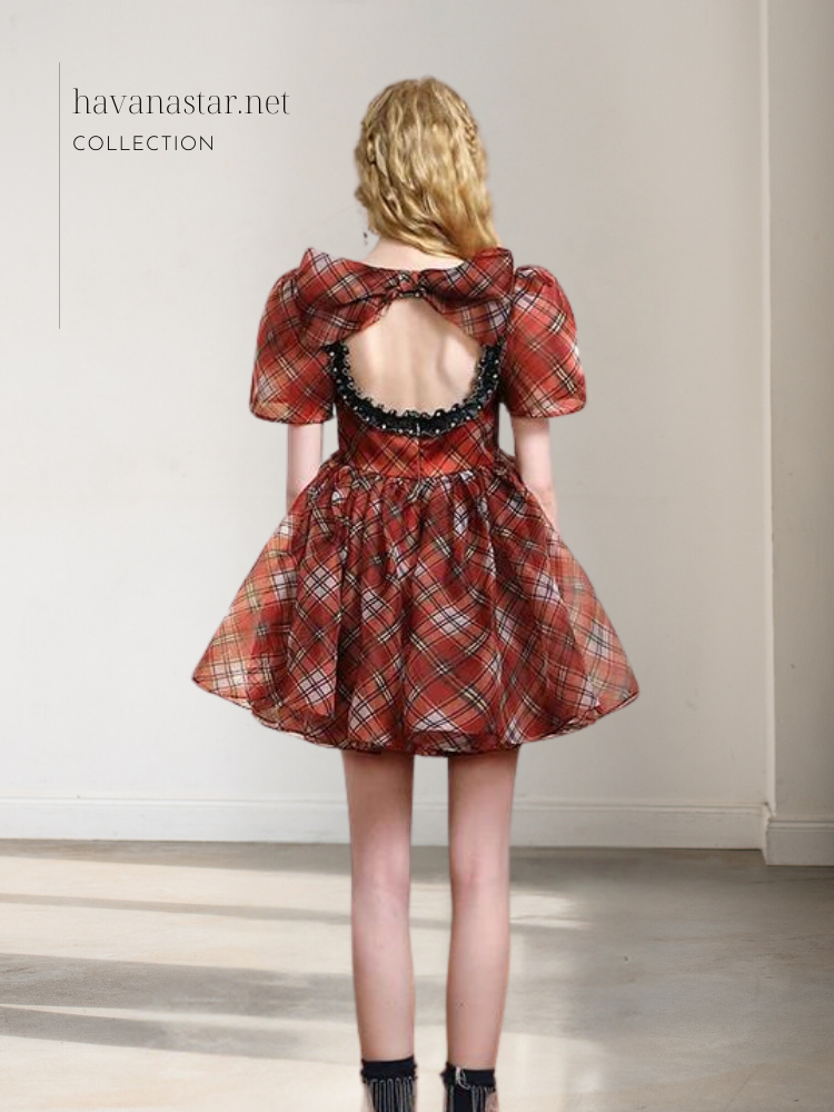 فستان منقوش بتصميم تراثي وفيونكة خلفية من الإورجانزا تول وتوتو