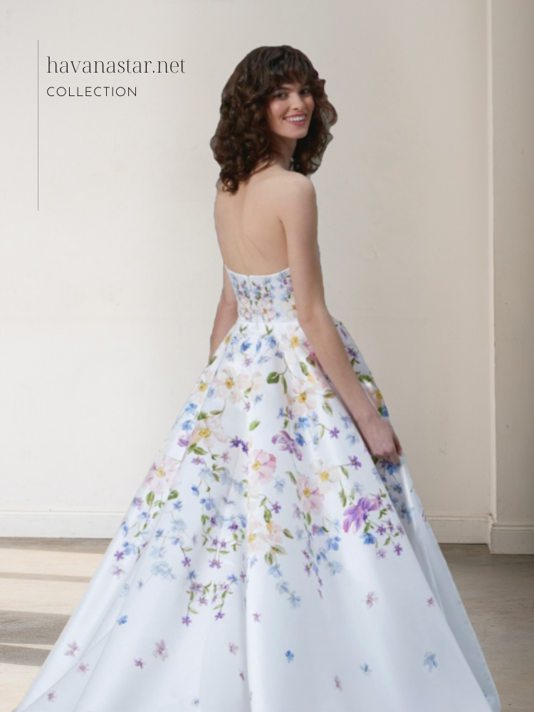 ‏فستان زفاف مطبوع ‏بزهور ملونة